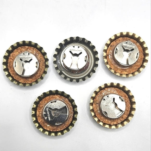 ๐๏ธ FREE ADD ON Vintage Collectible Soda Pop Bottle Cap Button Covers 5 pc - Picture 2 of 4